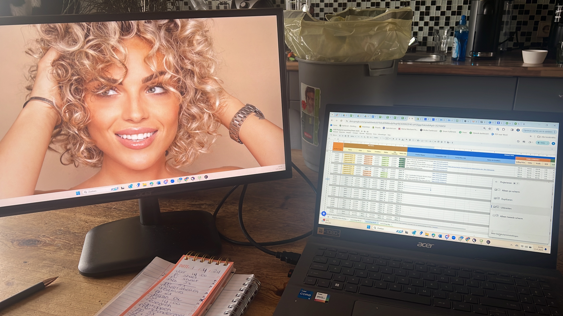 Eilish achter haar laptop, vroege werkplek